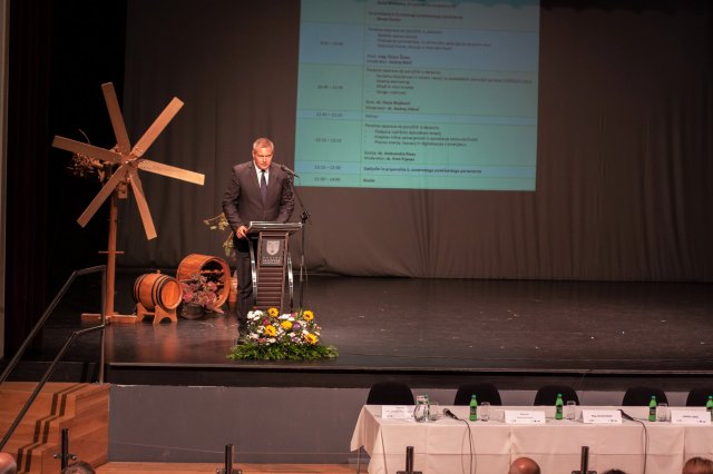 Zasedanje podeželskega parlamenta